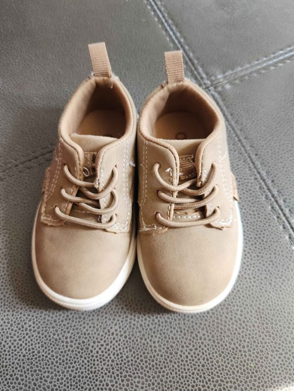 Osh Kosh kids Shoes size 4M